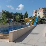 Sirius Town Pool, & Mall & Gym Near Apartment