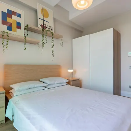 Apartament Chich 1-bed Free Pool, Spa, Fast Wifi Fitness & Access *