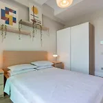 Sirius Town Pool, & Mall & Gym Near Apartman *