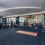Sirius Town Pool, & Mall & Gym Near Apartman