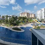 Sirius Town Pool, & Mall & Gym Near Apartman *
