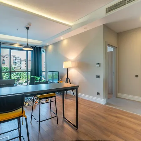 Maxi Sirius Town 1-bed Free Pool, Spa, Fast Wifi Fitness & Access