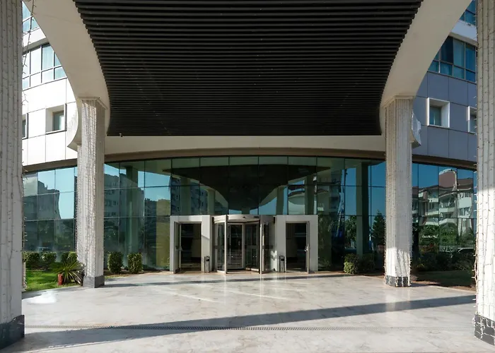 Sirius Town Pool, & Mall & Gym Near